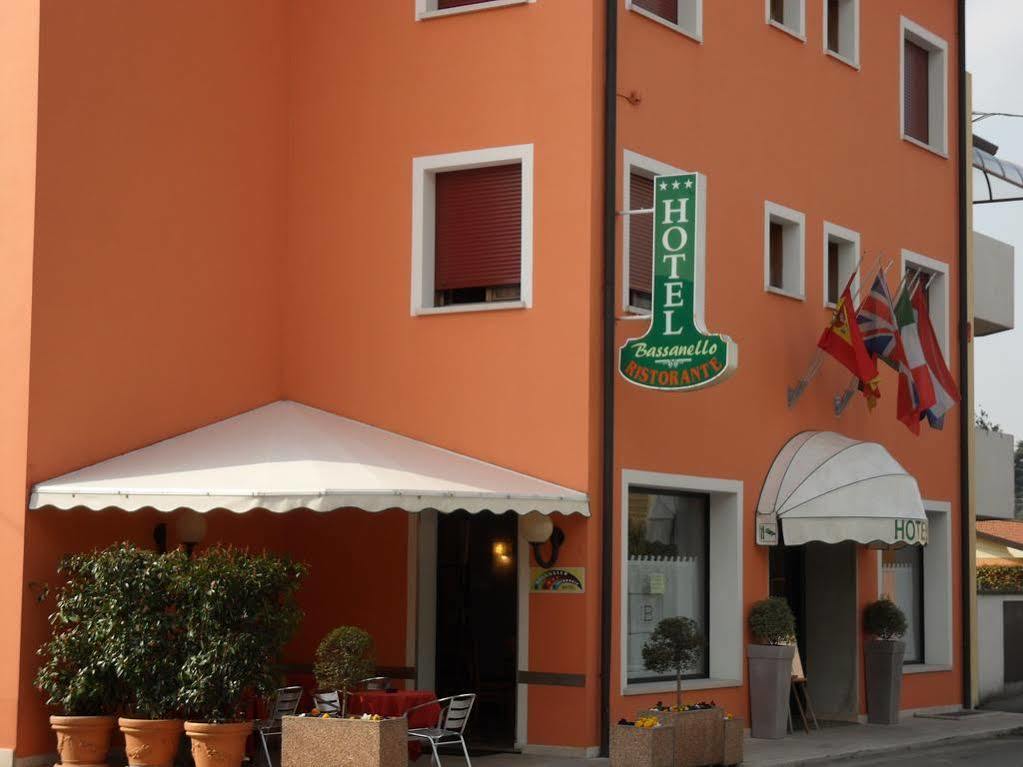 Hotel Ristorante Al Bassanello Bassano del Grappa Exterior photo